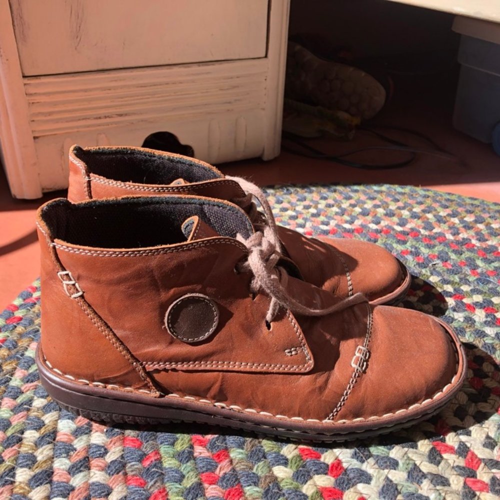 Women's Volks Walkers Boots Size 38